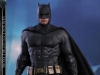 hot-toys-justice-league-batman-collectible-figure_pr1