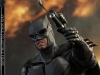 hot-toys-justice-league-tactical-suit-batman-002