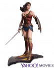 Statuetka Wonder Woman z "Batman v Superman: Dawn of Justice"