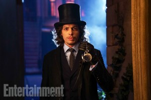 Benedict Samuel jako Mad Hatter