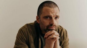 Sebastian Stan gra Harveya Denta w „The Batman Part II”