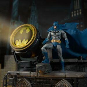 Figurka Batman: Hush Rooftop Bat-Signal Diorama Set od Mattel